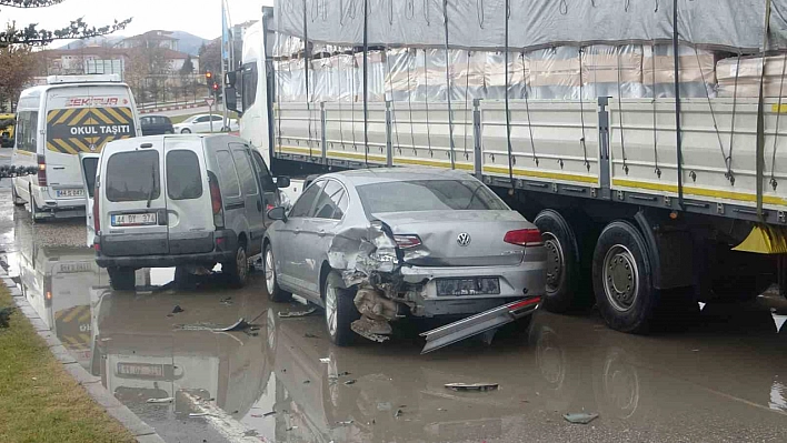 Kontrolden çıkan araç, ortalığı savaş alanına çevirdi