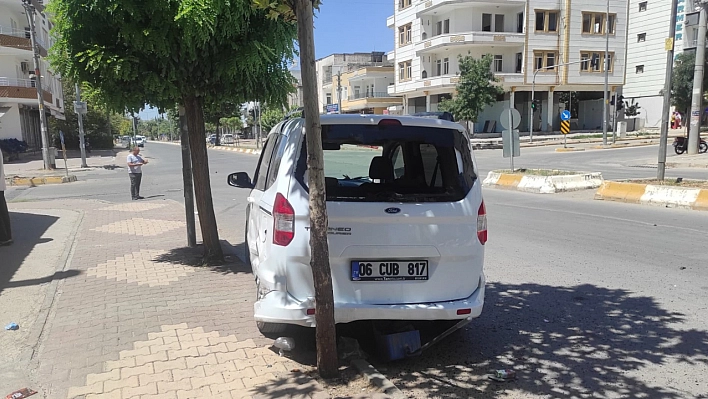 Kontrolden çıkan araç temizlik görevlisine çarptı