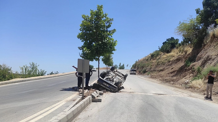 Kontrolden çıkan otomobil takla attı