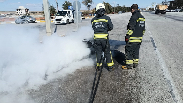 Konya'da yanan motosiklet hurdaya döndü