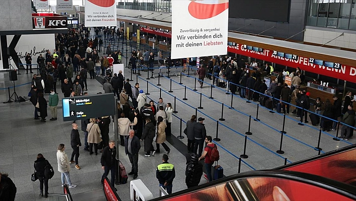 Kosovalılar vizesiz seyahat etmeye başladı