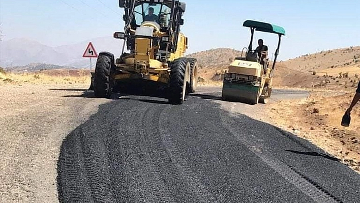 Köy yolları asfaltlanıyor