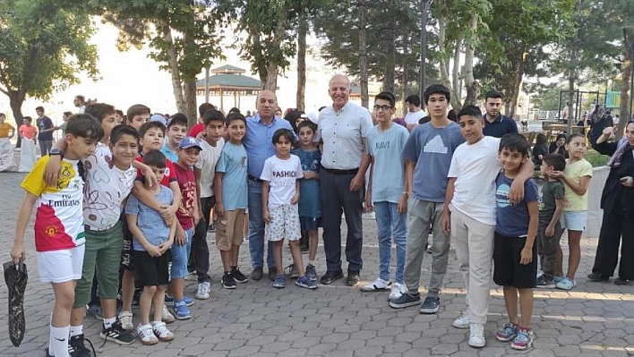 Kur'an kursu öğrencileri piknikte bir araya geldi