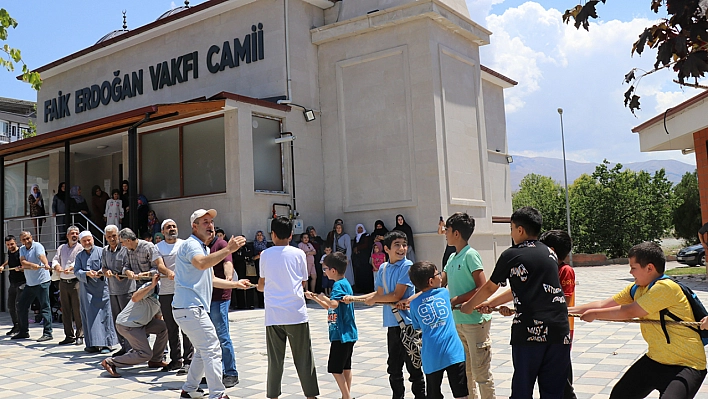 Kuşaklar Buluştu, Camiler Şenlendi, Halatlar Çekildi...!