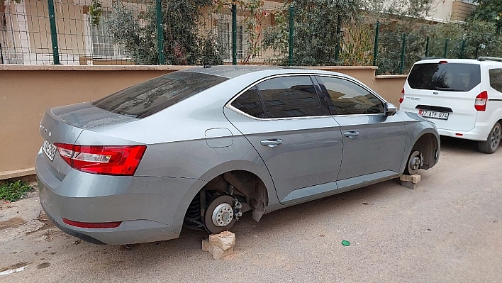 Lastikleri jantlarıyla beraber çalan şahıs yakalandı