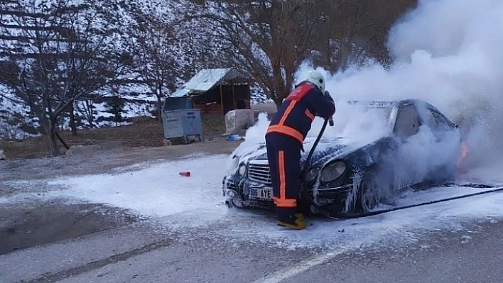 Lüks otomobil yandı