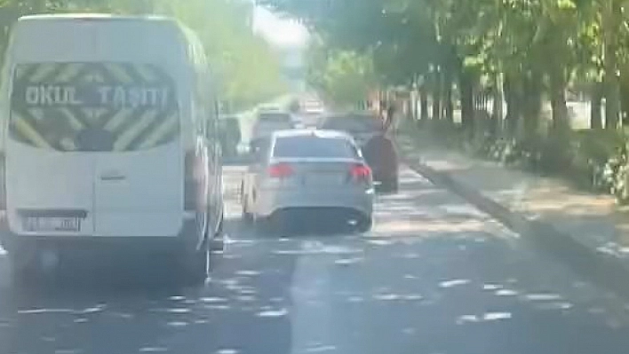 Makas atan sürücü kameralara yakalandı