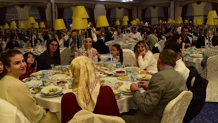 Baronun iftarına yoğun katılım