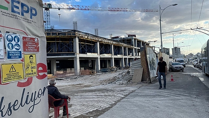 Malatya Çarşı Merkezi'nde Gecikme Nedeni Meğer Alt Yapı Üst Yapı Değilmiş! Bakın Neymiş....