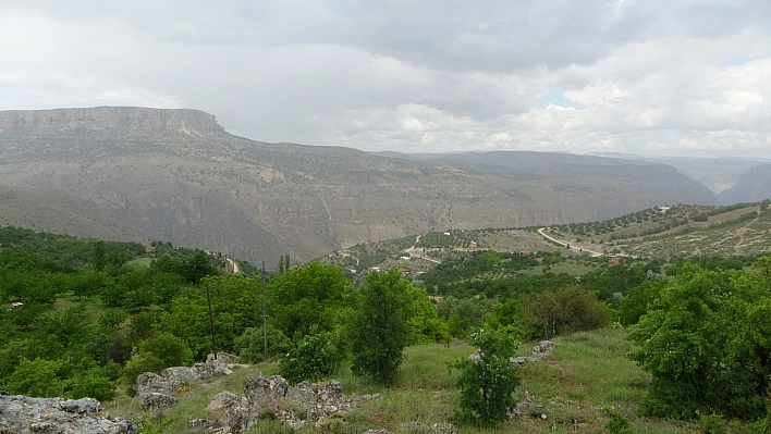 Malatya'da 2 Bin Yıllık Kaya Mezarları Gizemi Çözülüyor!