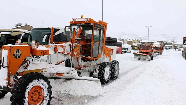 2 ilçe ve 219 kırsalın yolu kapalı