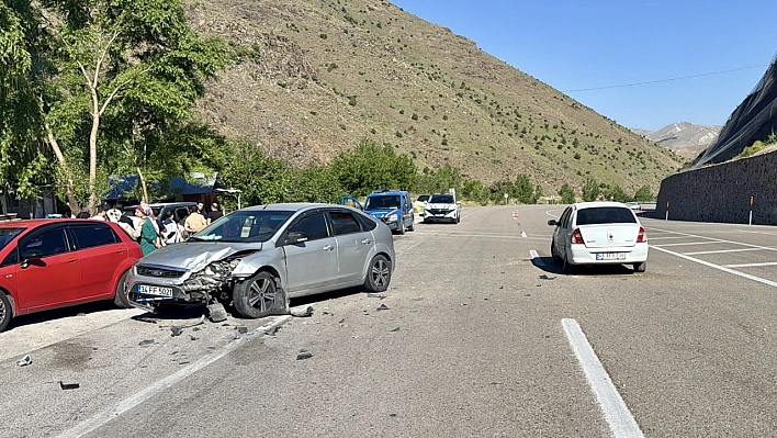 Malatya'da 2 otomobil çarpıştı: 1 yaralı