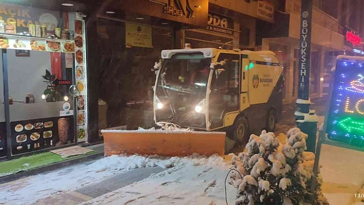 80 mahallenin yolu kapandı