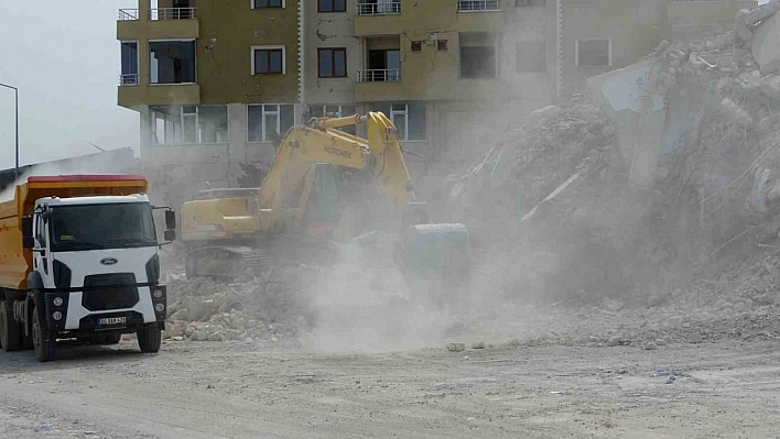 Malatya'da  yıkım devam ediyor