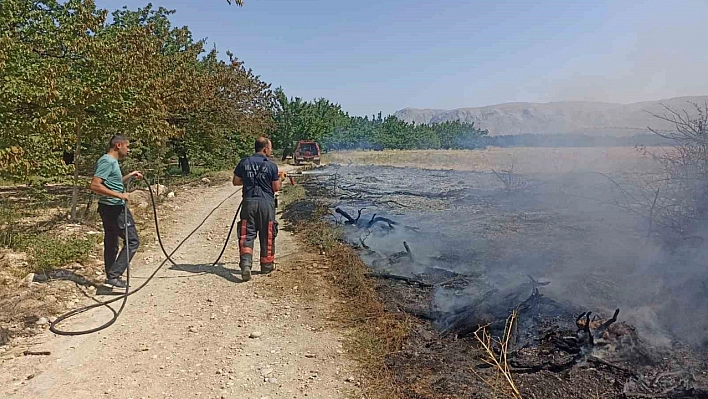 Anız Yangını İtfaiye Ekipleri Taraflarından Söndürüldü