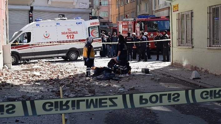 Malatya'da balkon duvarı çöktü: 1 ölü