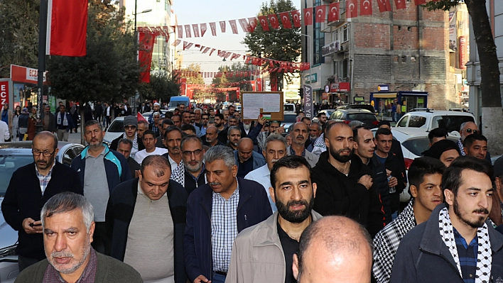 Malatya'da binlerce insan Gazze zinciri oluşturdu