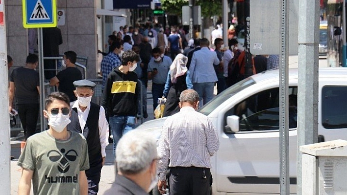 Cadde ve sokaklarda yoğunluk