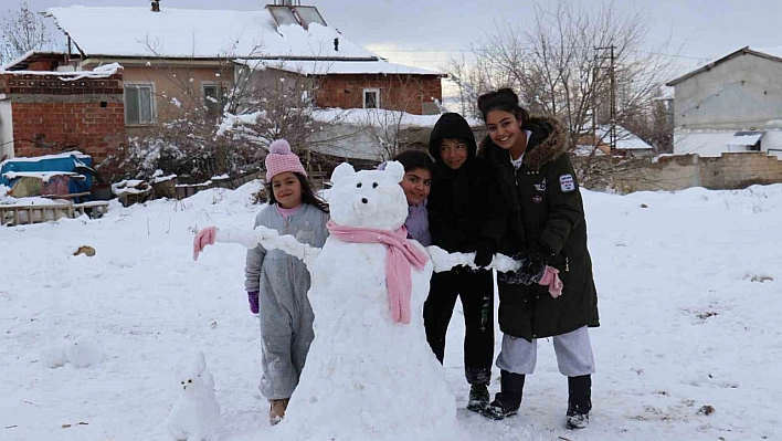 Malatya'da Kar Yağışı, Çocukları Sevindirdi