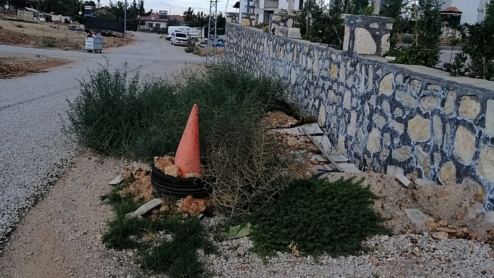 Malatya'da Depremzedeler Kuyularla Baş Başa: MASKİ'nin İhmalkarlık Mahalleyi Çöplüğe Çevirdi!