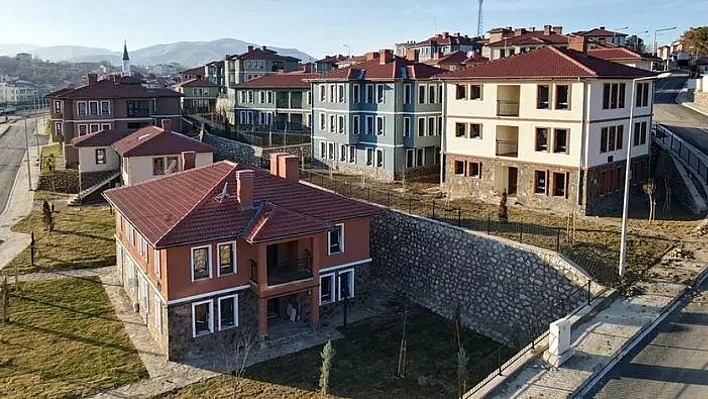 Malatya'da evler 1 yıl önce teslim edildi