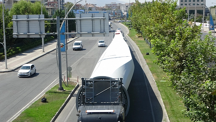 Malatya'da Görenler Dönüp Bir Kez Daha Baktı..! Metrelerce Uzunluğunda...