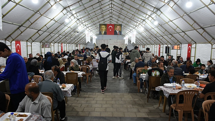 Günlük 8 bin 700 kişiye iftar!