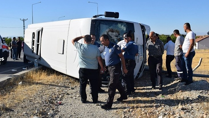 Halk otobüsü devrildi