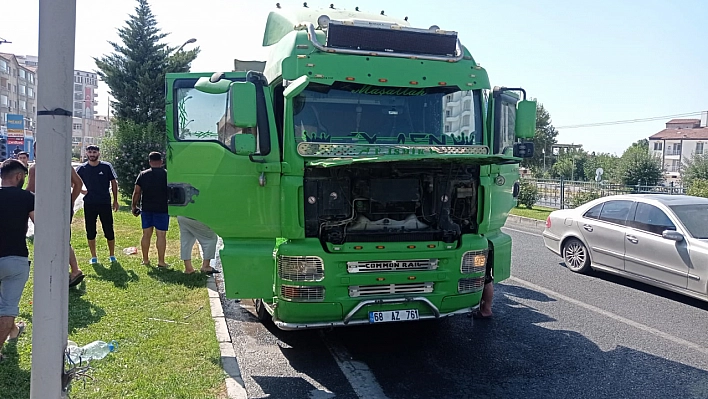 Hareket halindeki tır yandı 