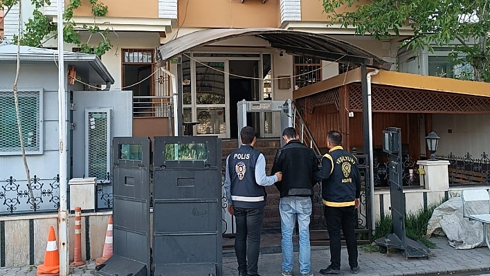 Hırsızlar polisten kaçamadı