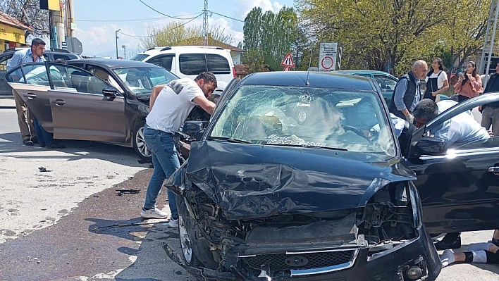 Malatya'da iki ayrı kazada 6 yaralı...