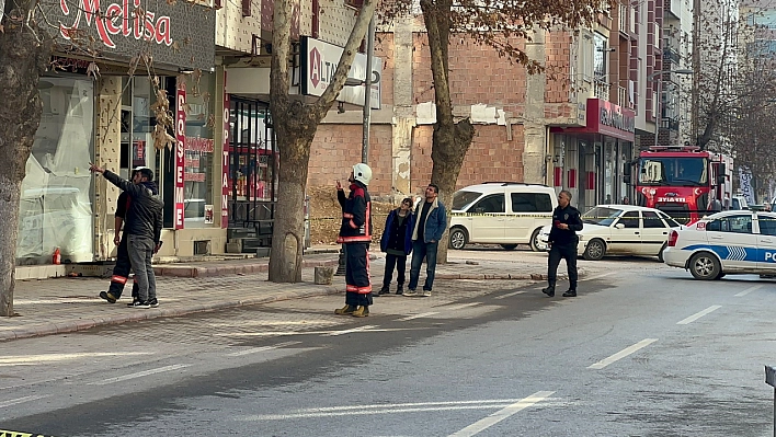 Malatya'da iki binanın kolonlarındaki açılmalar korkuttu