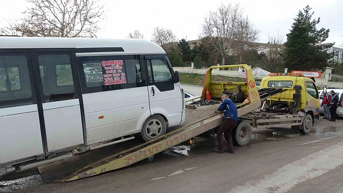 Malatya'da iki minibüs çarpıştı