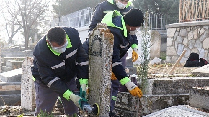 Mezarlıkta yenileme çalışmaları