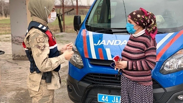 Jandarma kadınları unutmadı