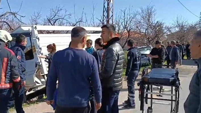 Malatya'da kamyonet ile otomobil çarpıştı: 3 yaralı