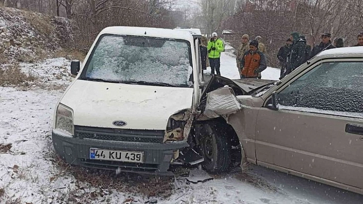 Kar beraberinde kazaları getirdi