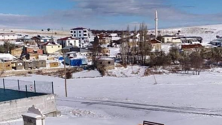 Malatya'da o ilçede kar kalınlığı 5 santimi buldu 