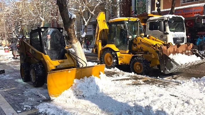 Kapanan yollar açılıyor