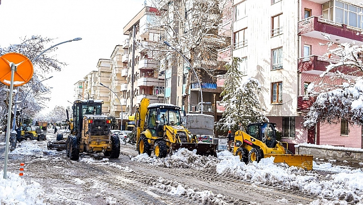 Kapalı yollar açılıyor