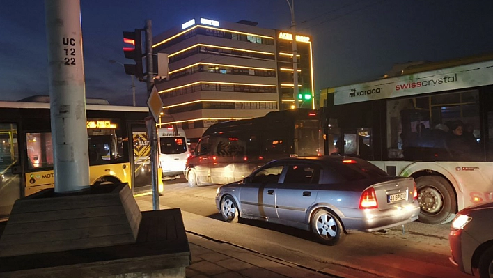 Malatya'da Kazı Çalışmaları Trafiği Felç Etti: Sürücüler Çileden Çıktı!