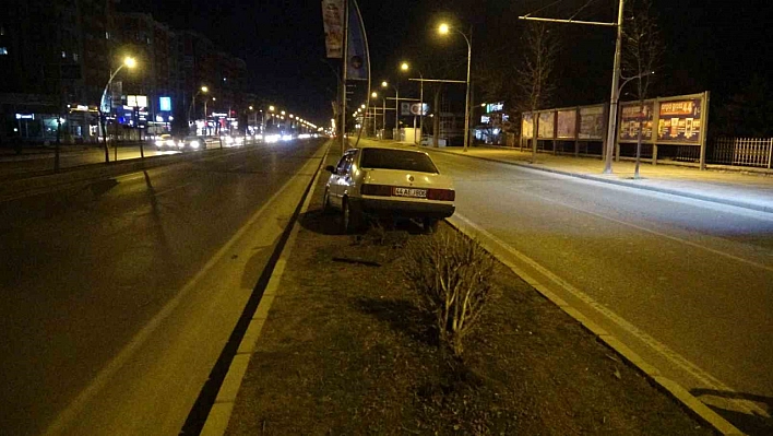 Malatya'da kontrolden çıkan Tofaş refüje çıktı: 1 yaralı