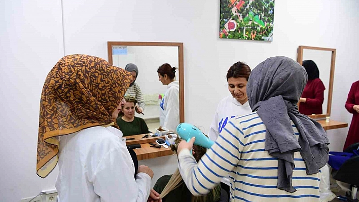 Meslek Edindirme Kursu Açıldı: Kadınlar Hem Pratik Hem Teorik Alanda Gelişiyor!