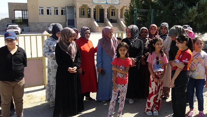 Malatya'da öğrenci servisleri durdu: Öğrenciler okula nasıl gidecek?