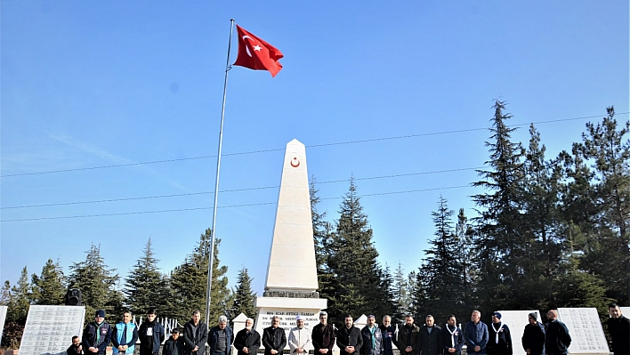 Malatya'da öğrenciler şehitliğe ziyaret