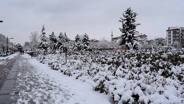 Okullar bir gün tatil edildi