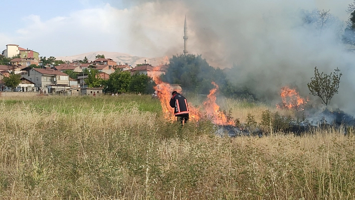 Malatya'da otluk alanda çıkan yangın söndürüldü