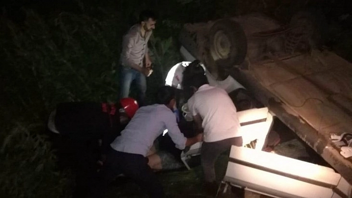 Malatya'da otomobil şarampole yuvarlandı: 1 ölü, 3 yaralı