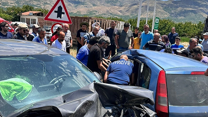 Malatya'da otomobiller çarpıştı