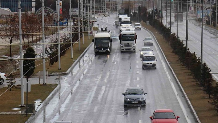 Sağanak yağış etkili oluyor